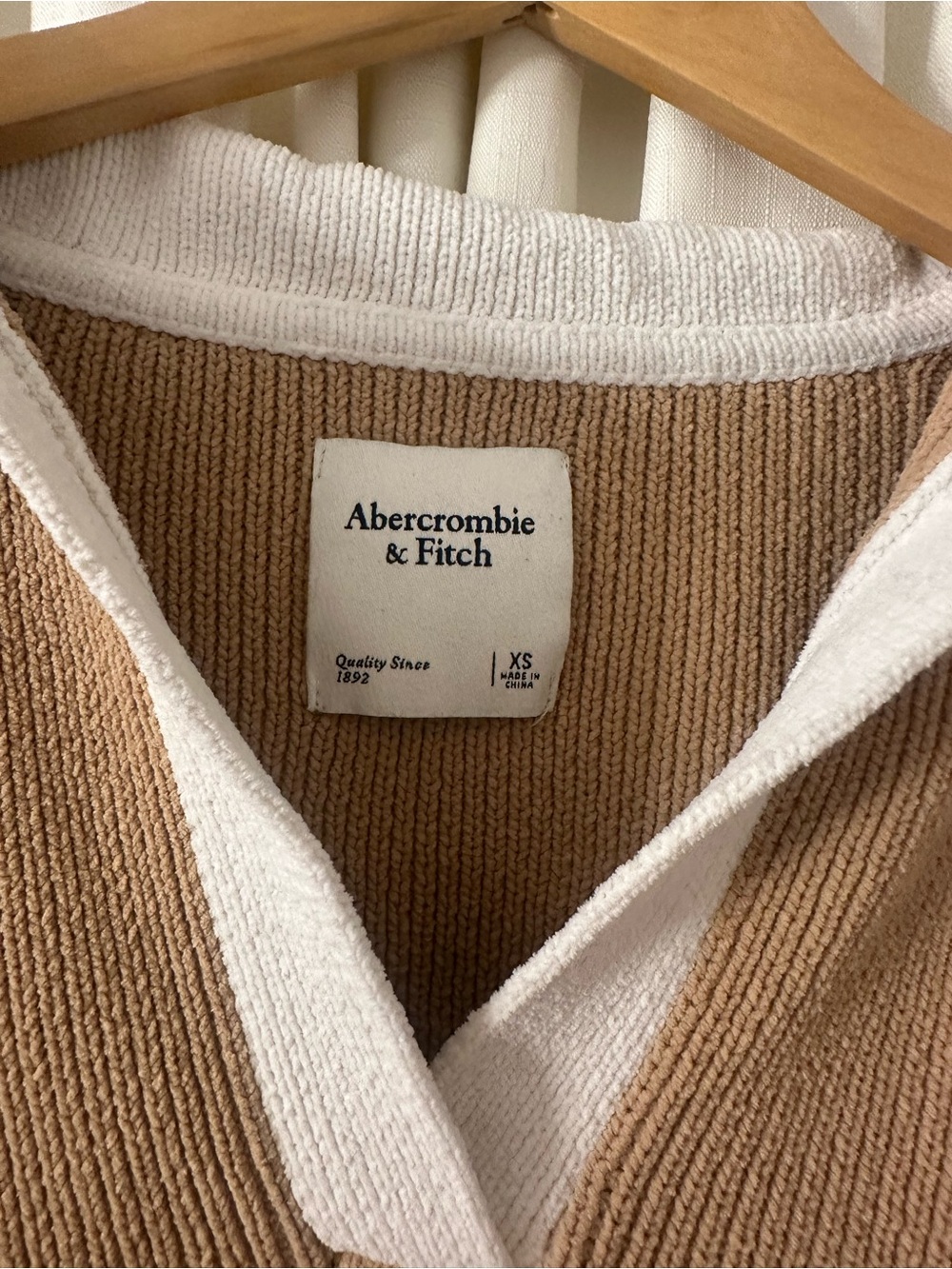 Abercrombie sweater - Picture 2 of 5